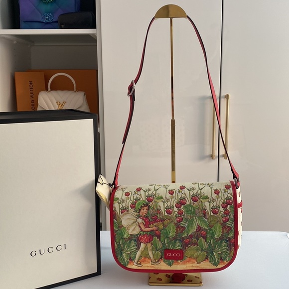 Gucci • Strawberry Fairy Messenger Bag - Picture 7 of 17